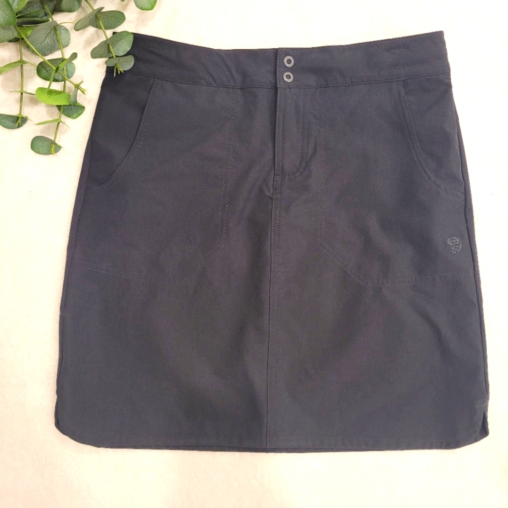 MOUNTAIN HARDWEAR black skirt size 4